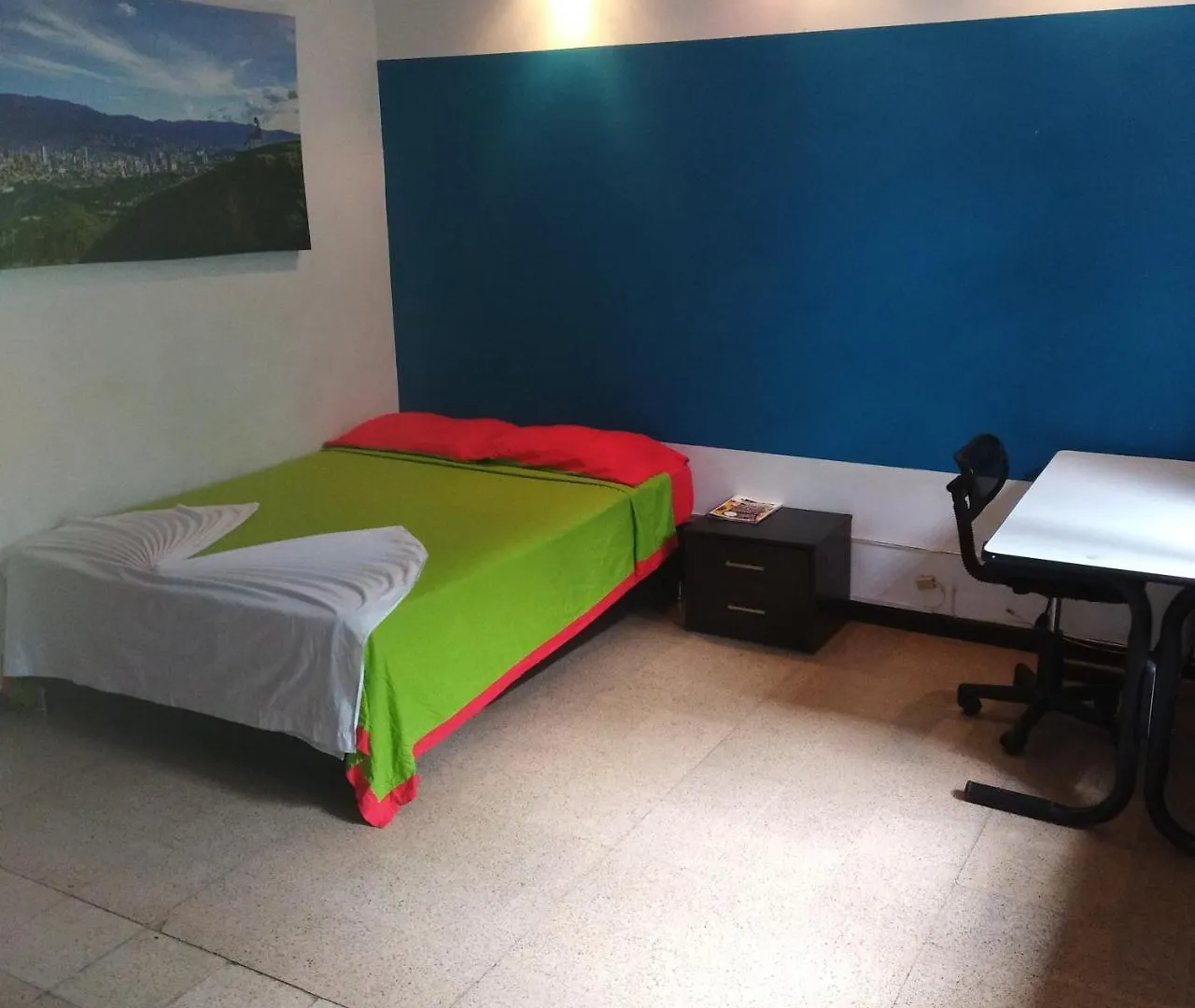 旅馆 Almarita Guest House 麦德林